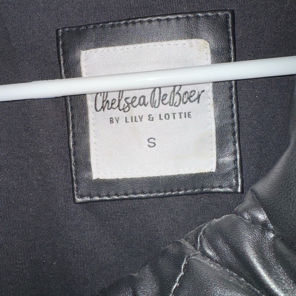 Puffer jacket Chelsea DeBoer x Lily & Lottie. Black. Size small. Barely worn. - Picture 2 of 4